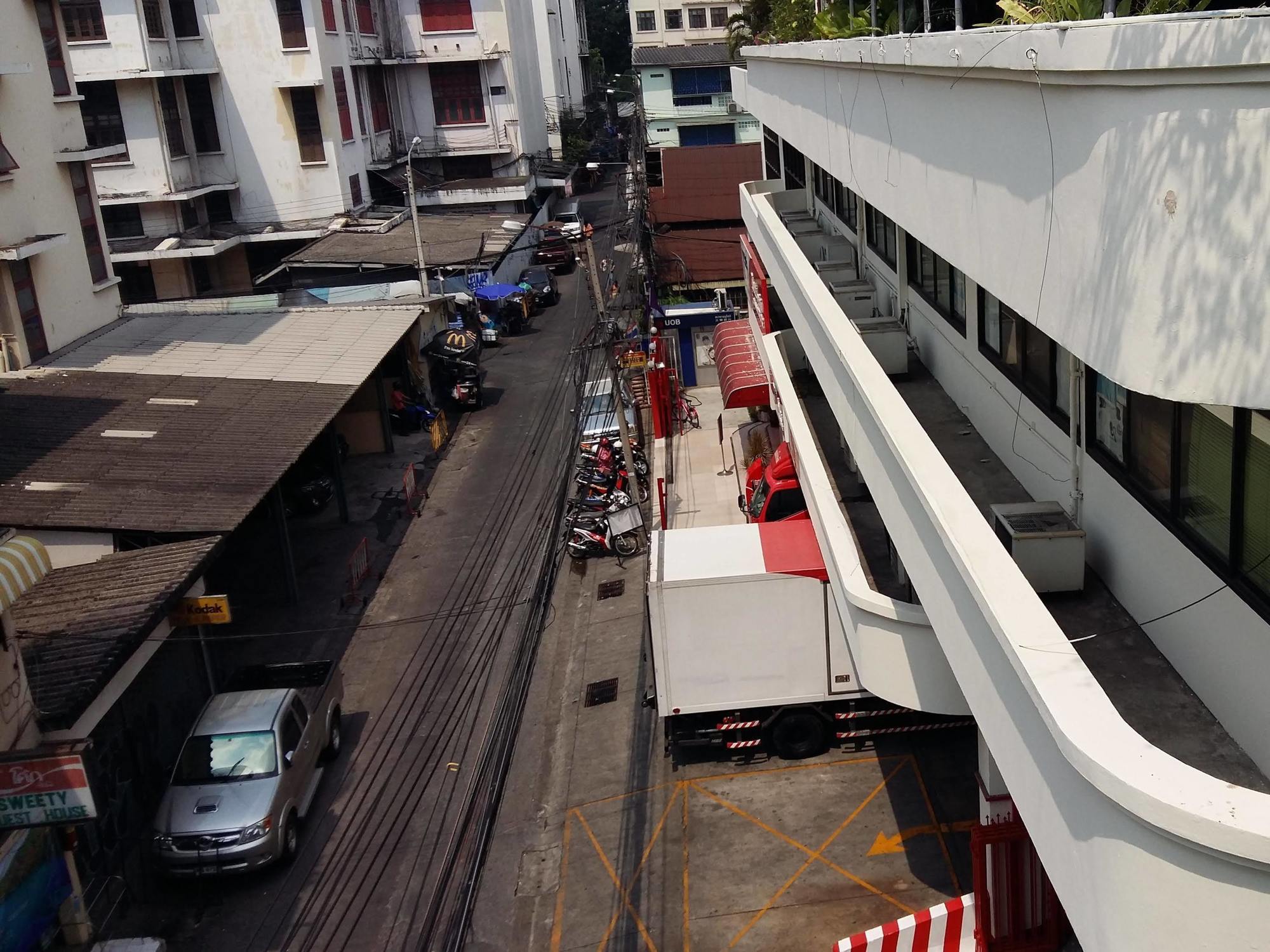 นิว ซีเอช เกสเฮ้าส์ Hotel กรุงเทพมหานคร ภายนอก รูปภาพ