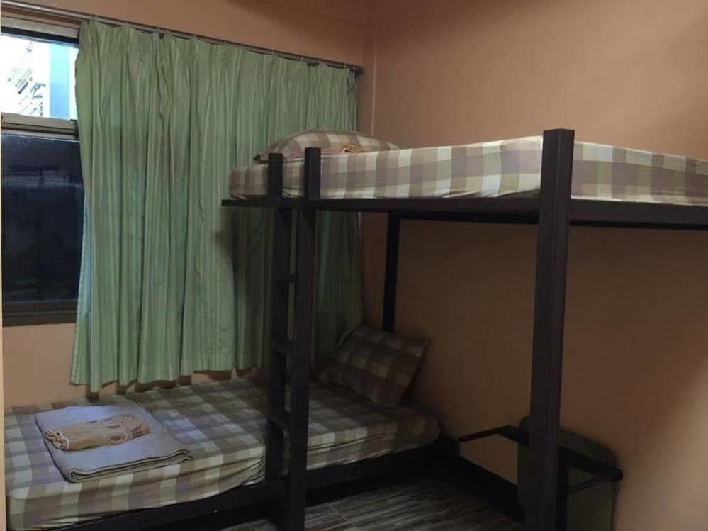 นิว ซีเอช เกสเฮ้าส์ Hotel กรุงเทพมหานคร ภายนอก รูปภาพ